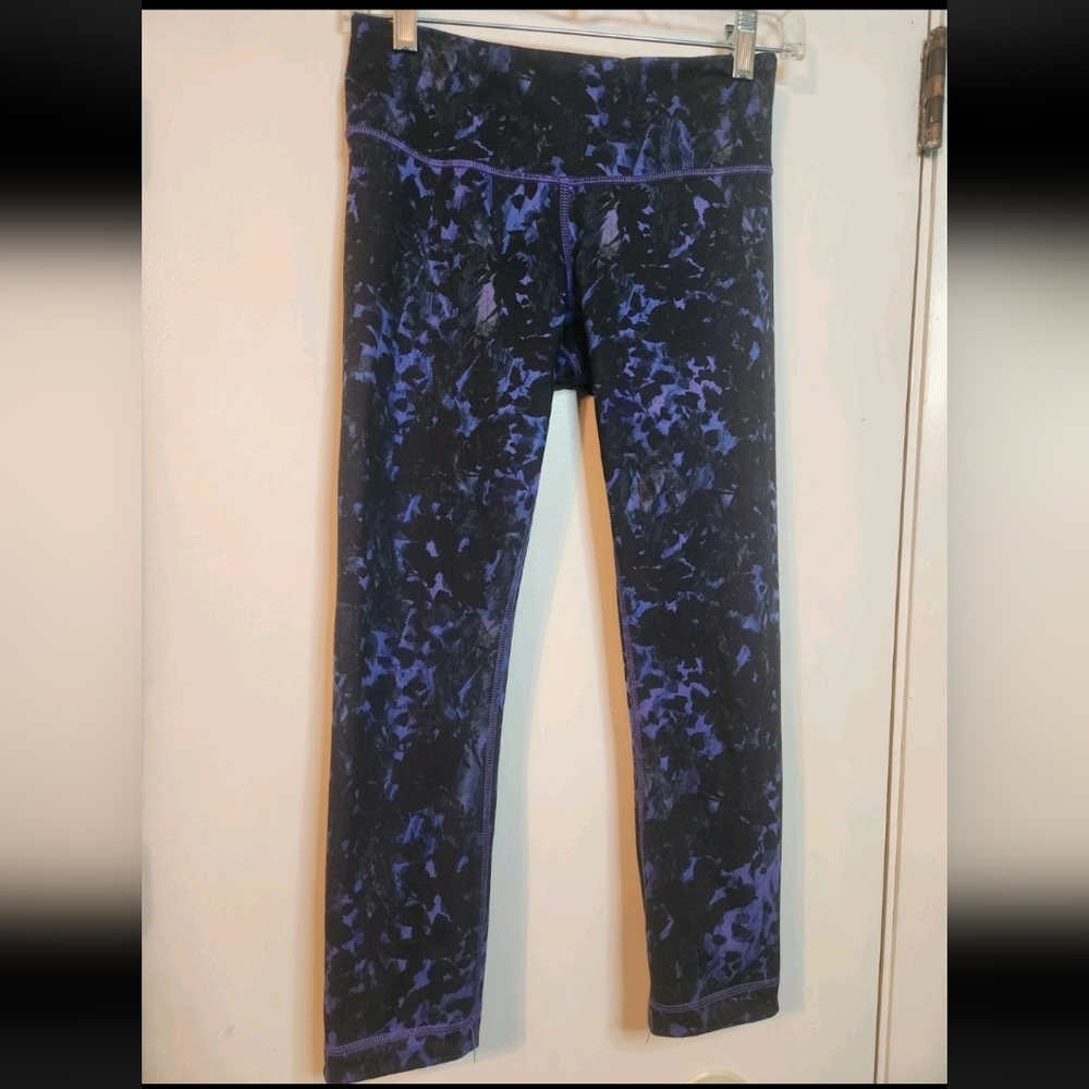 LULULEMON Wunder Under Crop Floral Sport Backdrop Iris Flower Sz 4